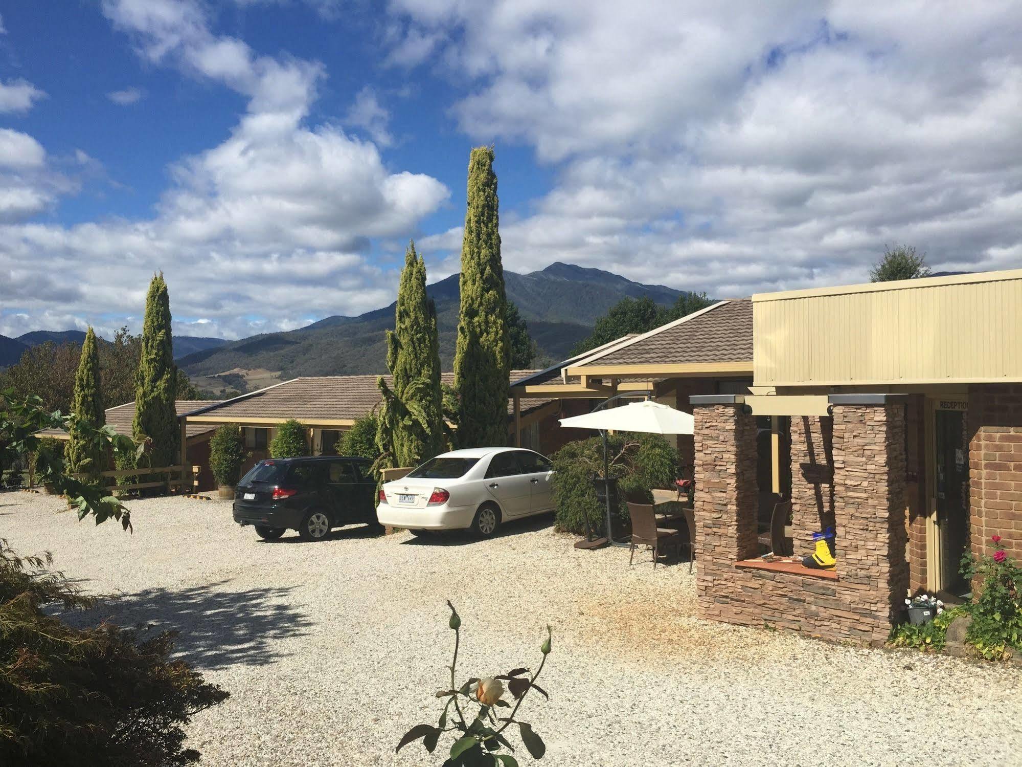 Bogong Moth Motel Mount Beauty Exteriör bild